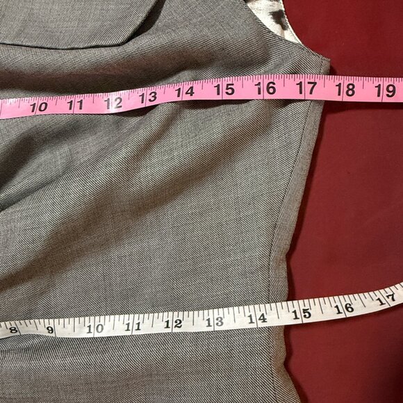 Tahari Arthur S. Levine Grey Cap Sleeve fold over collar Sheath Dress size 4 - Picture 6 of 10